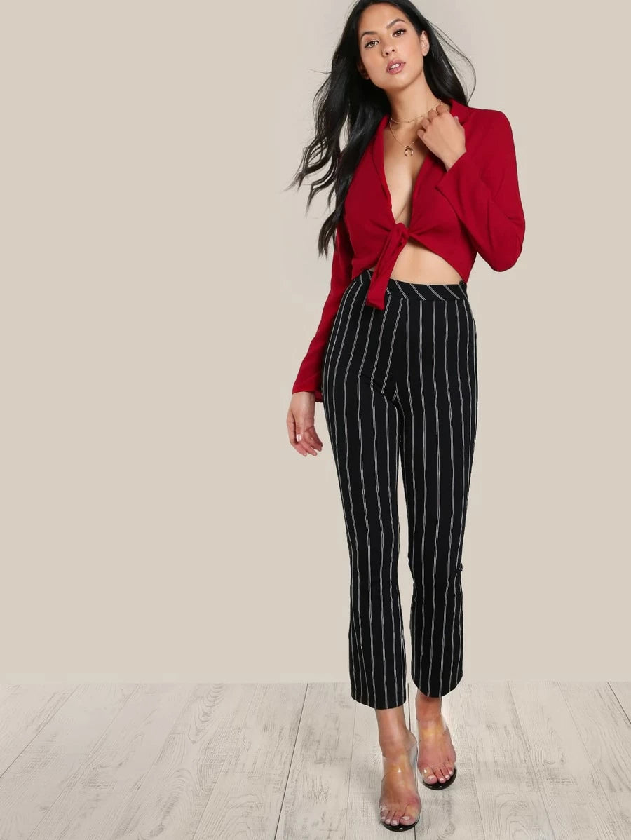 Rouge Élégance – Blouse à Bouton Signature