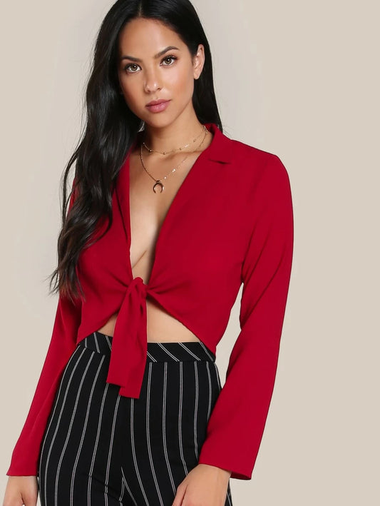 Rouge Élégance – Blouse à Bouton Signature